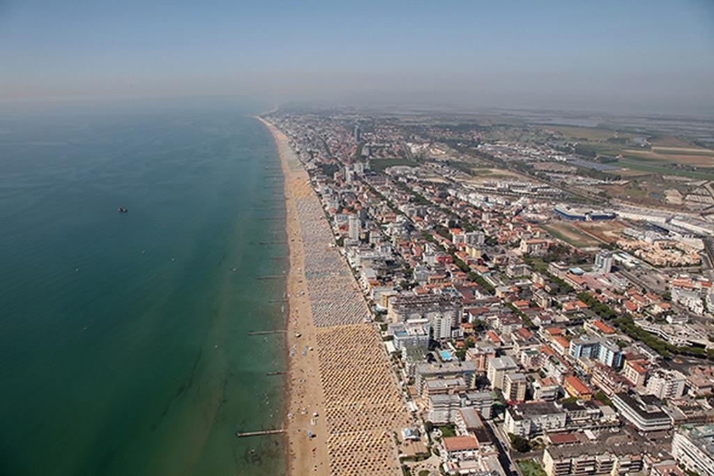 Hotel Nettuno Lido di Jesolo Exterior photo